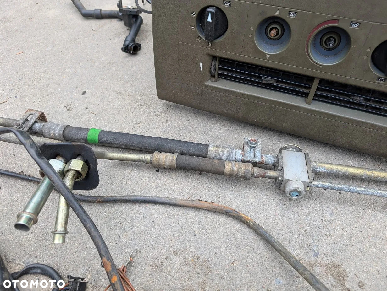 Zestaw oryginalnej klimatyzacji Mercedes Vario kompresor instalcja skraplacz przowody sterowanie nagrzewnica - 11