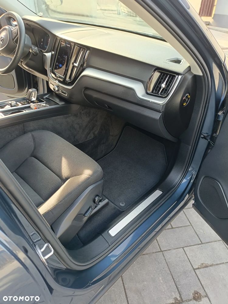 Volvo XC 60 B4 D AWD Geartronic Momentum Pro - 14