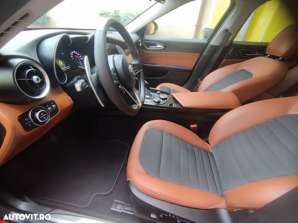 Alfa Romeo Giulia 2.0 Turbo 16V AT8 Business - 7