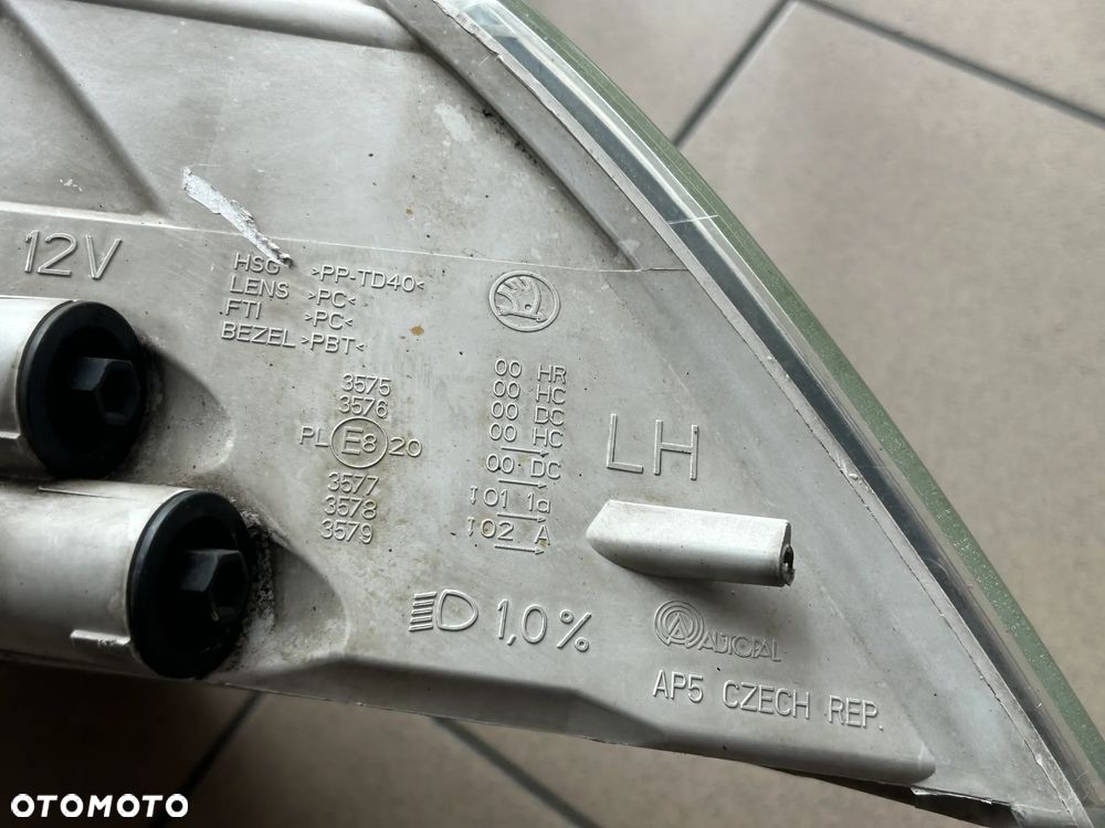 LAMPA PRAWA LEWA PRZÓD XENON SKODA OCTAVIA II - 6