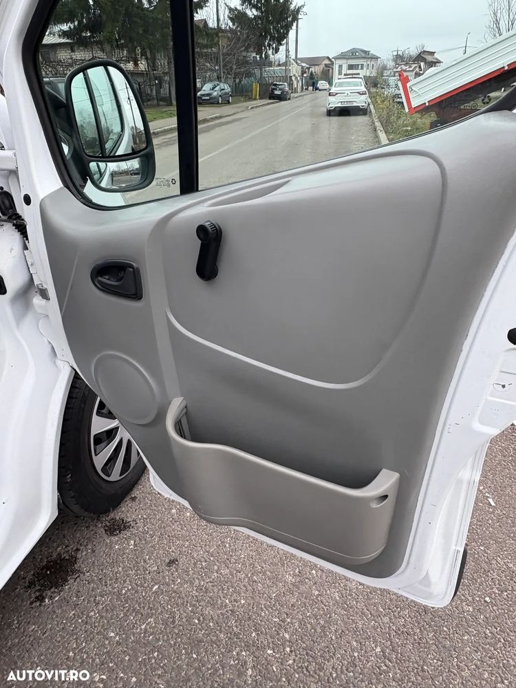 Renault Trafic 2.0 dCi 115 Combi L2H1 - 23