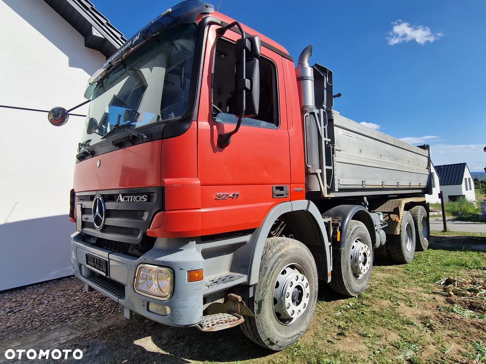 Mercedes-Benz 3241 - 4