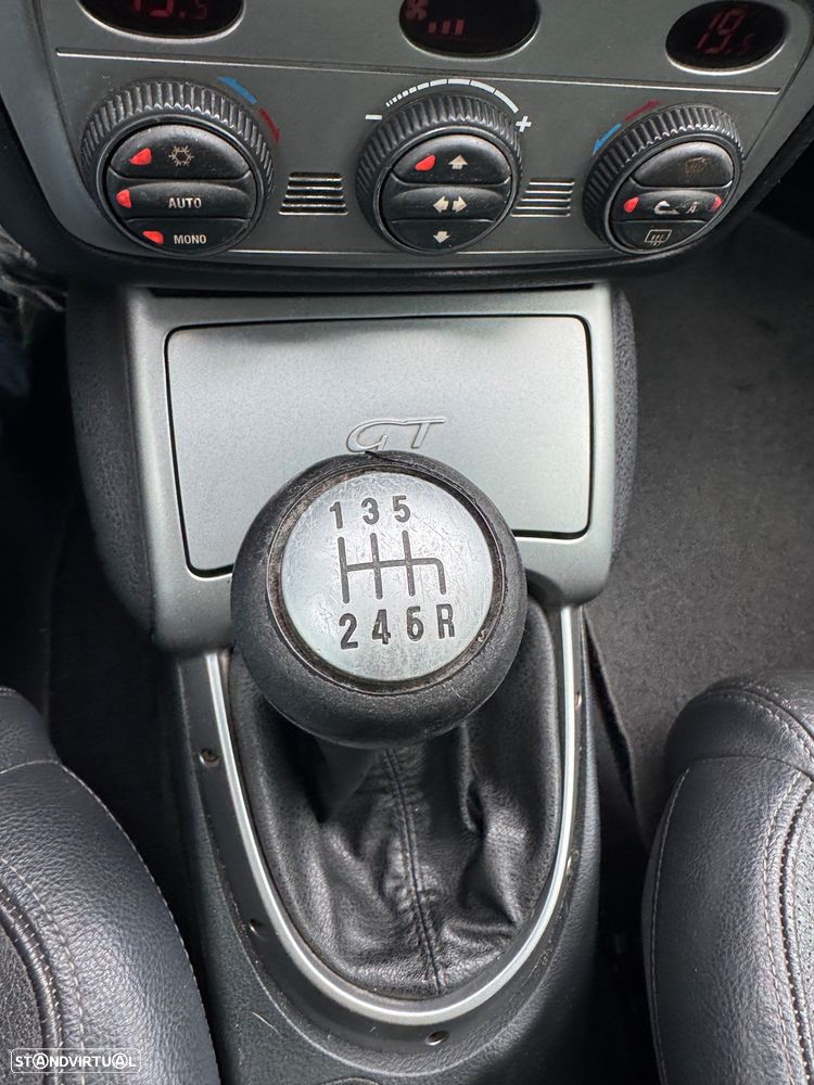 Alfa Romeo GT 1.9 JTD M-JET - 13