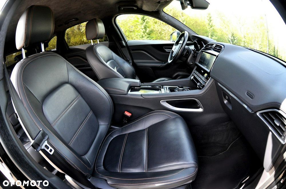 Jaguar F-Pace 20d Portfolio - 7