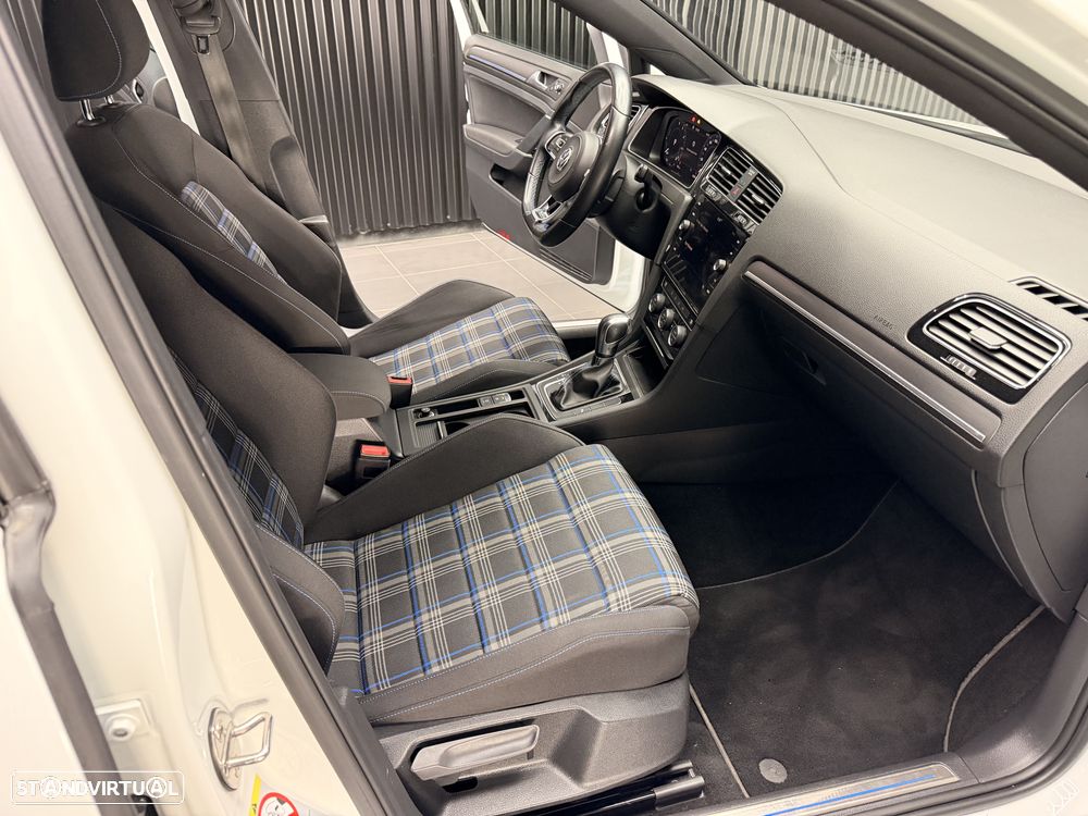 VW Golf - 21