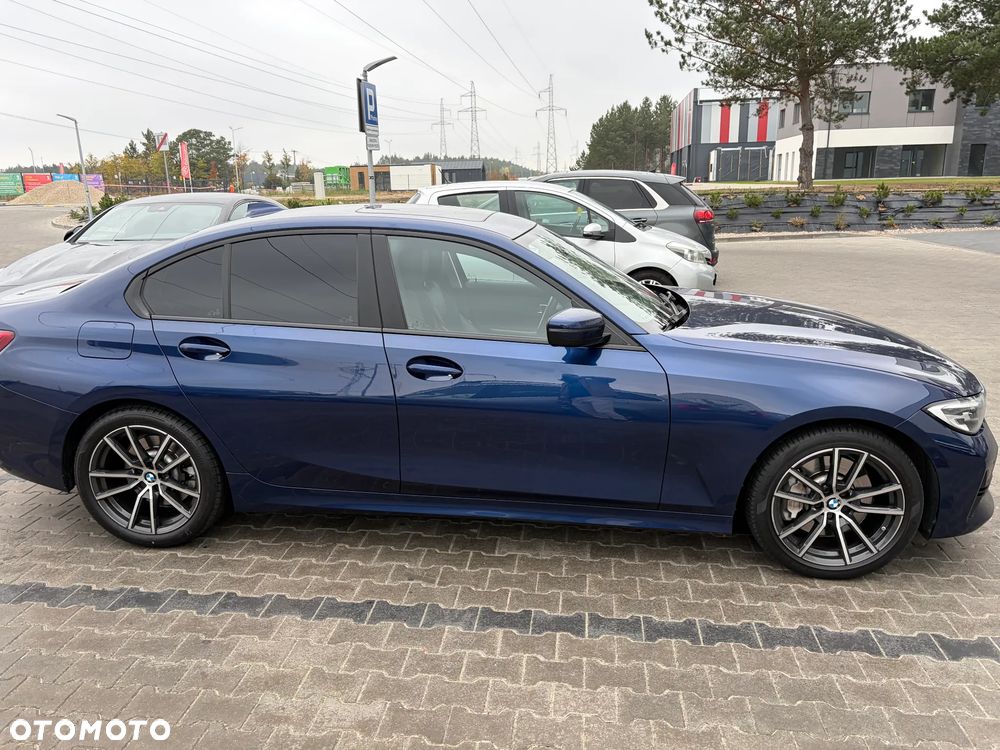 BMW 330I 2019 photo 3