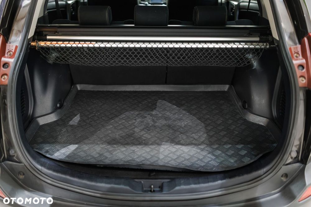 Toyota RAV4 2.0 D-4D 4x4 - 24