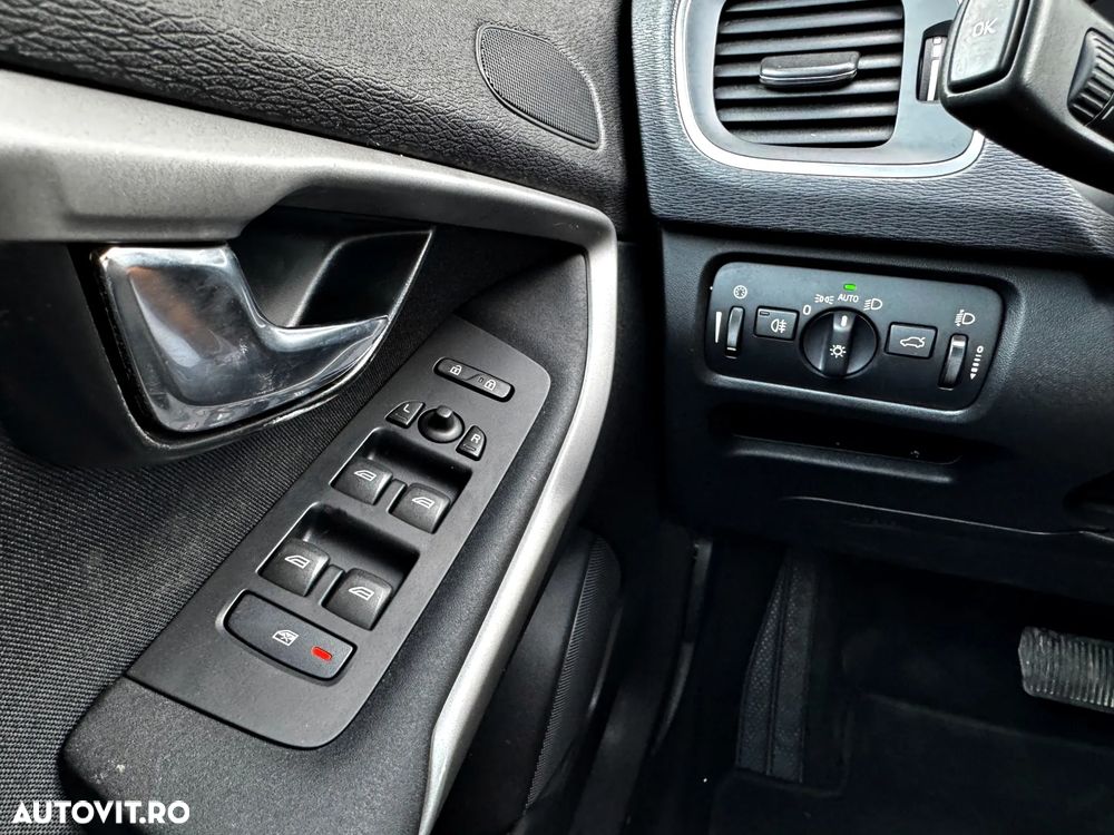 Volvo V40 D2 Powershift Momentum - 36