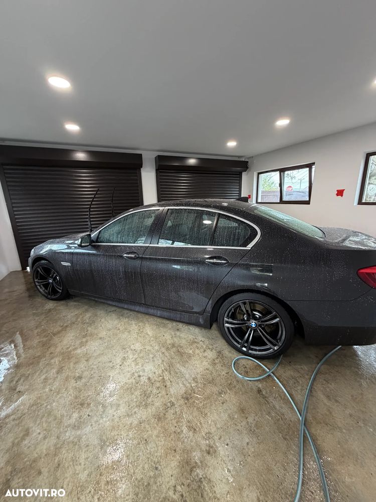 BMW Seria 5 520d AT - 11