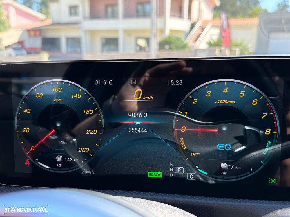 Mercedes-Benz A 250 Limousine e AMG Line - 8