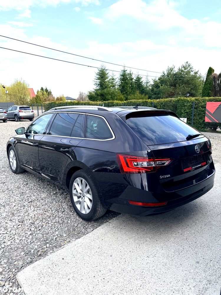 Skoda Superb 2.0 TDI Premium Edition - 6