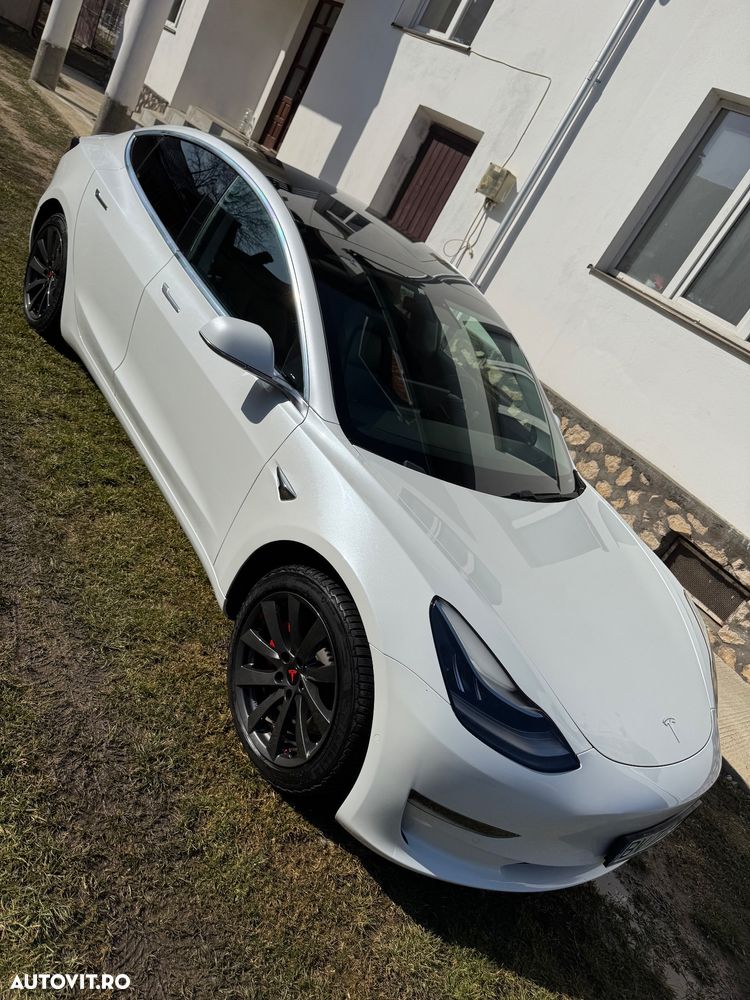 Tesla Model 3 - 1