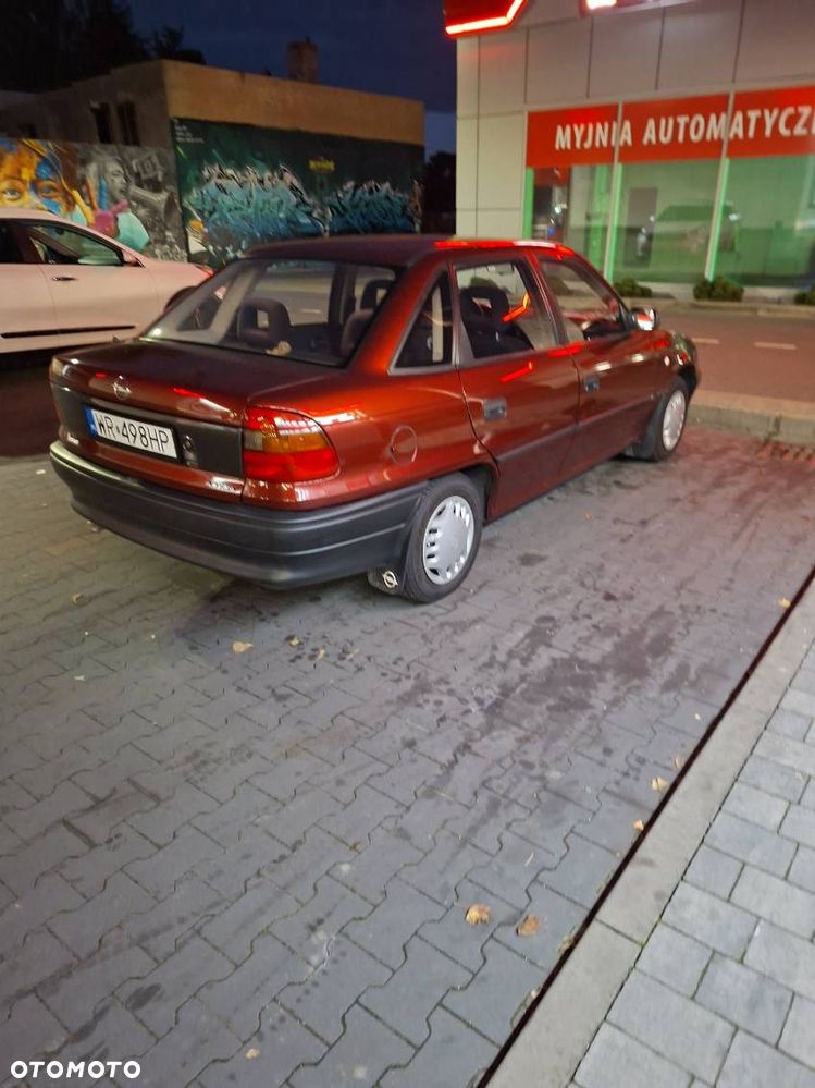 Opel Astra 1.4 GL - 3