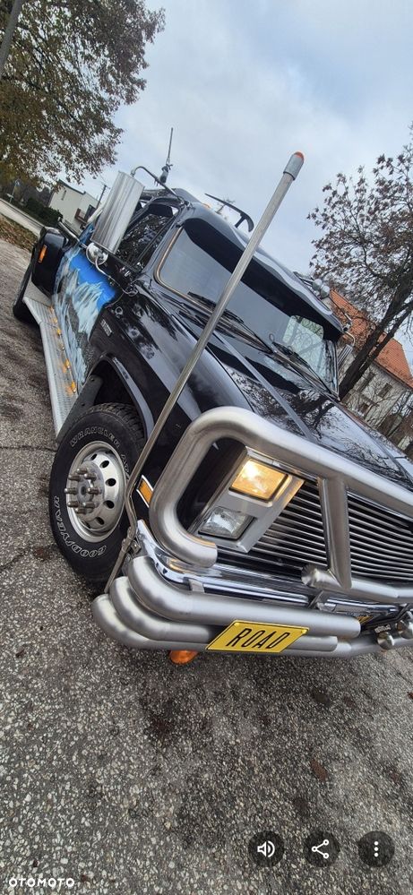 Chevrolet Silverado - 1