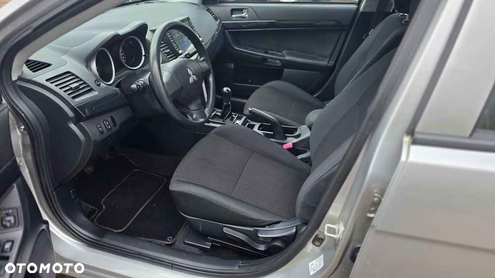 Mitsubishi Lancer 1.6 Invite - 8