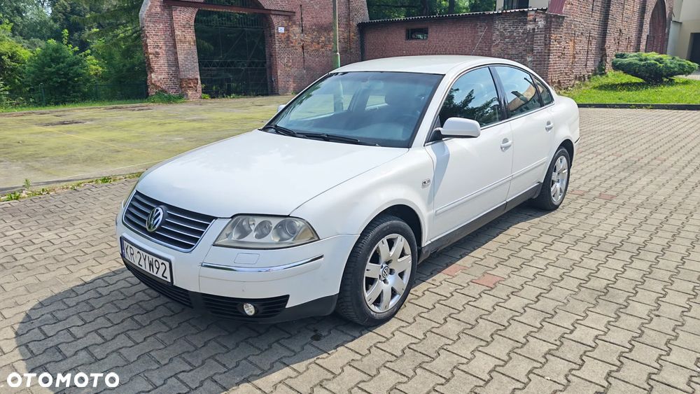 Volkswagen Passat - 1