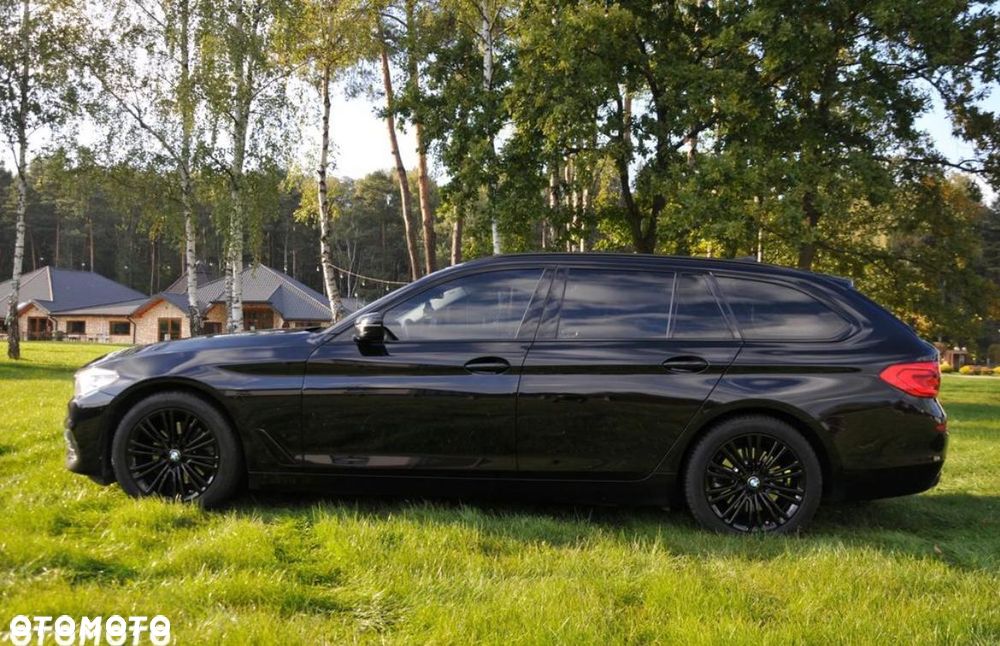 BMW Seria 5 525d xDrive Sport-Aut Luxury Line - 7