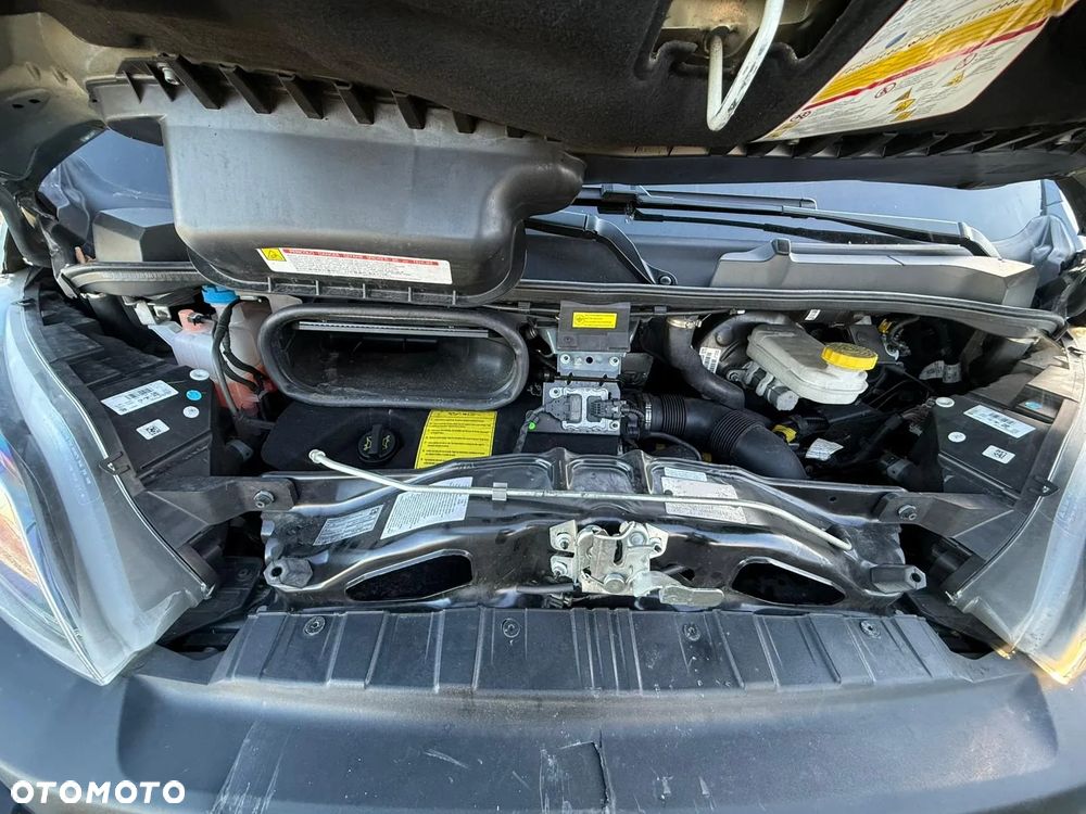 Eura Mobil van V595HB - 4