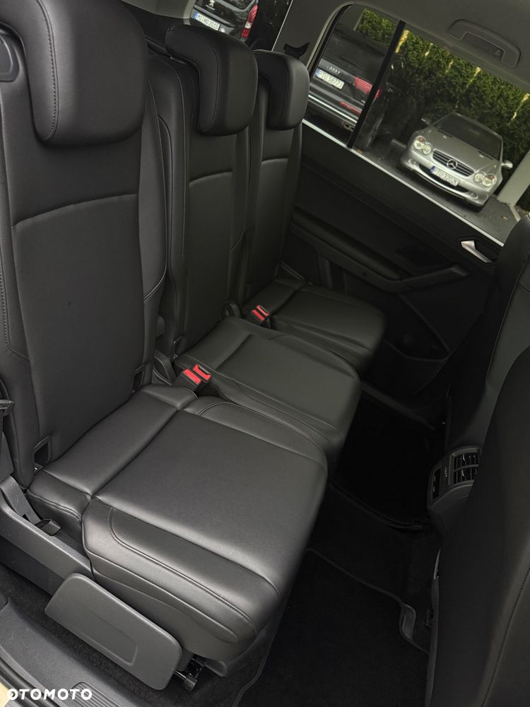 Volkswagen Touran - 32