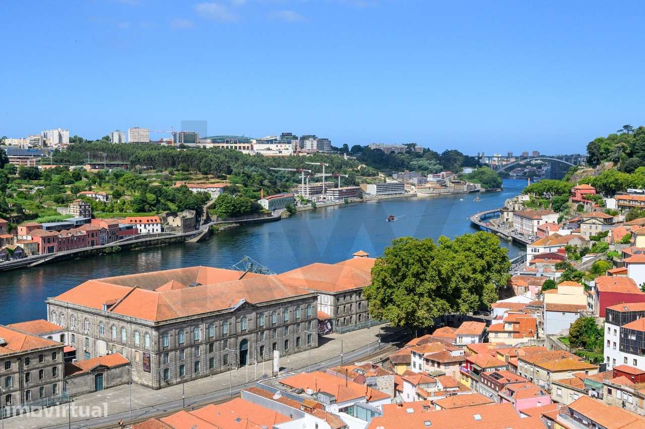 Apartamento T3 Duplex, para venda, nas Virtudes, com vista rio - Grande imagem: 4/33