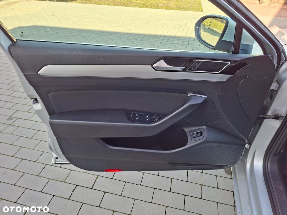 Volkswagen Passat - 13