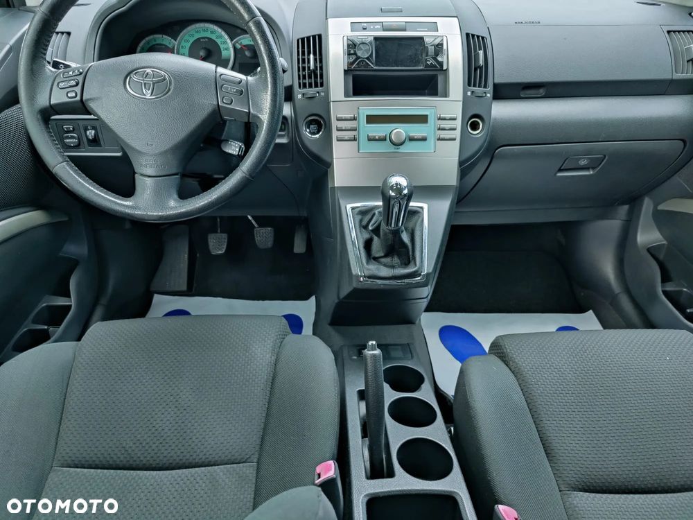 Toyota Corolla Verso - 8