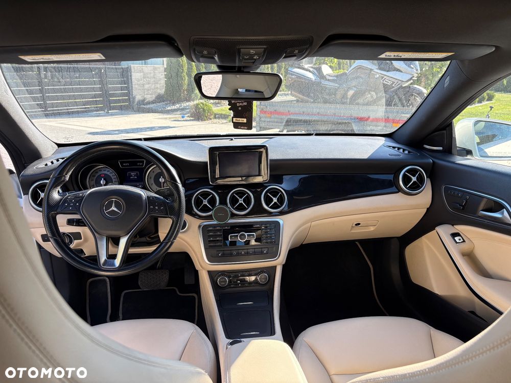 Mercedes-Benz CLA 250 4-Matic - 14