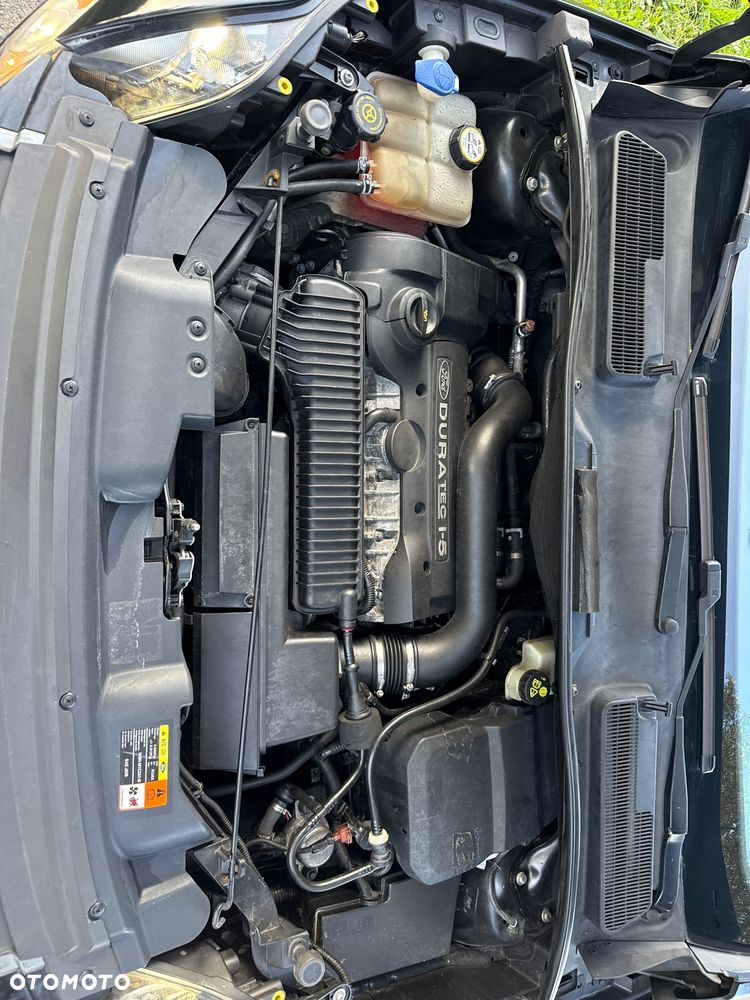 Ford Kuga 2.5 4x4 Titanium - 10