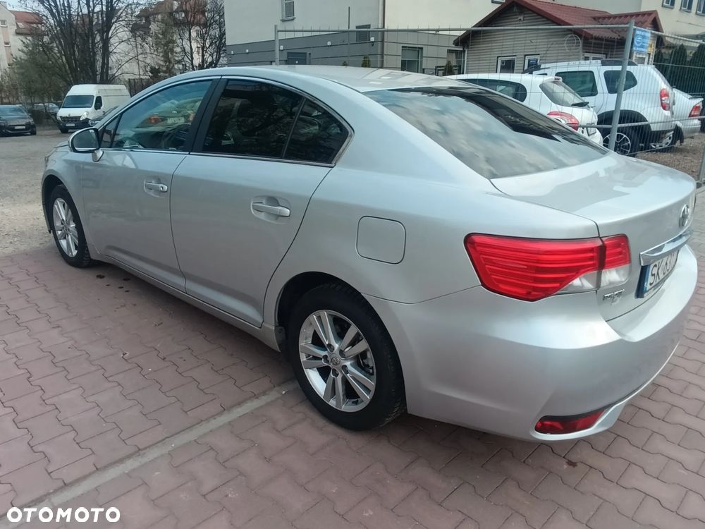 Toyota Avensis 2.0 D-4D Luna - 14