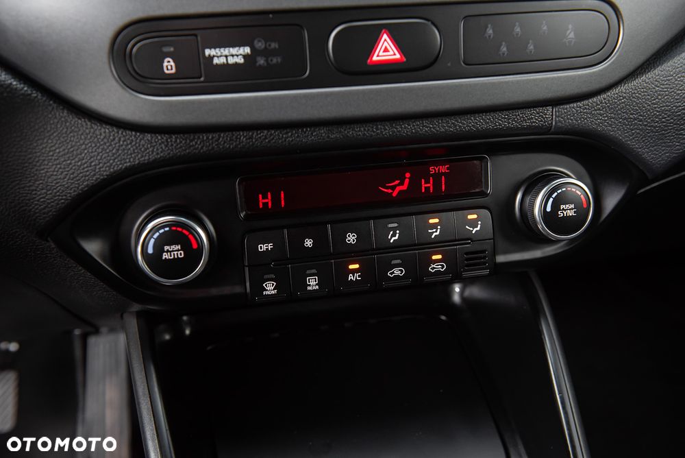 Kia Carens 1.7 CRDi L 7os - 25