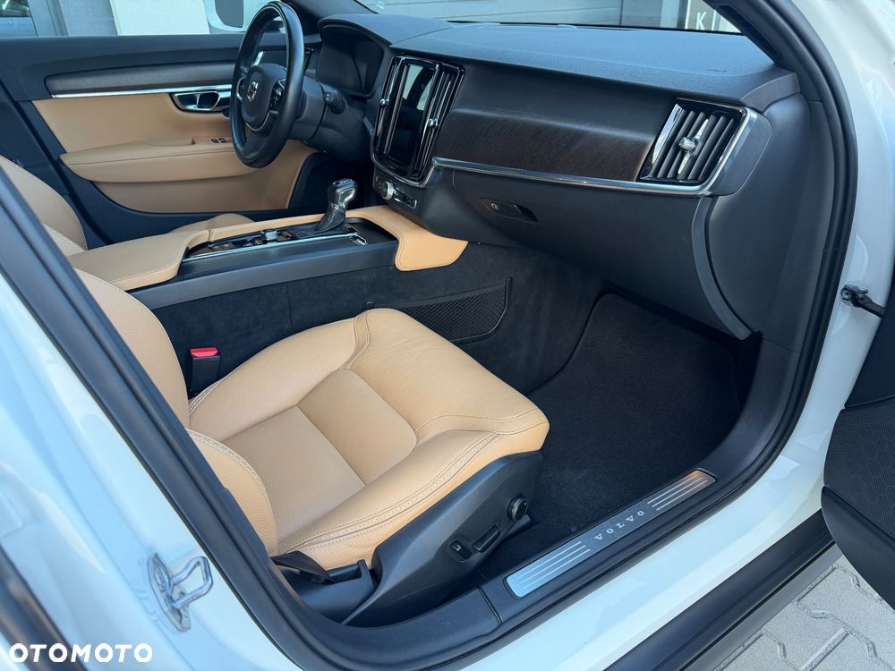 Volvo V90 Cross Country - 14