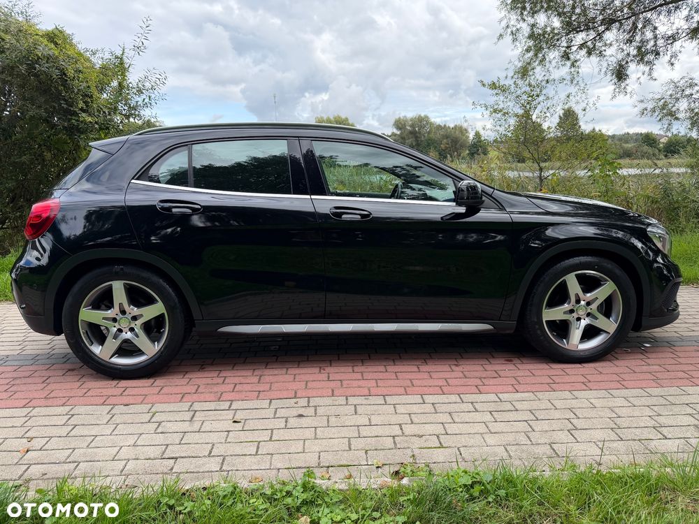 Mercedes-Benz GLA - 2