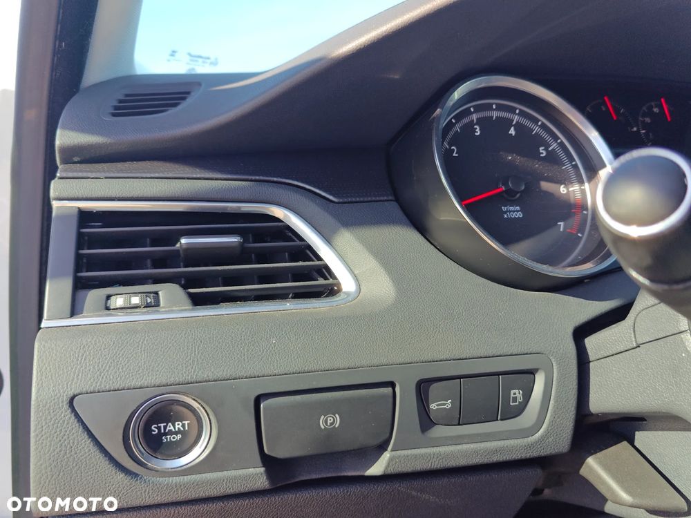 Peugeot 508 1.6 T Allure - 35