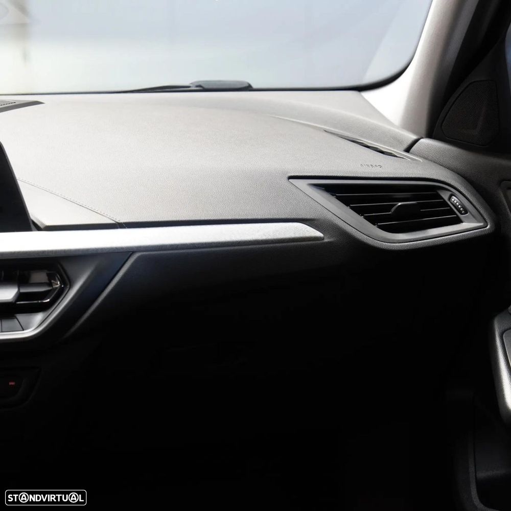 BMW 118 i Line Sport Auto - 32