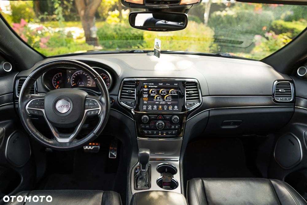 Jeep Grand Cherokee - 22