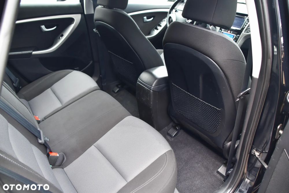 Hyundai i30 blue 1.6 CRDi Trend - 13