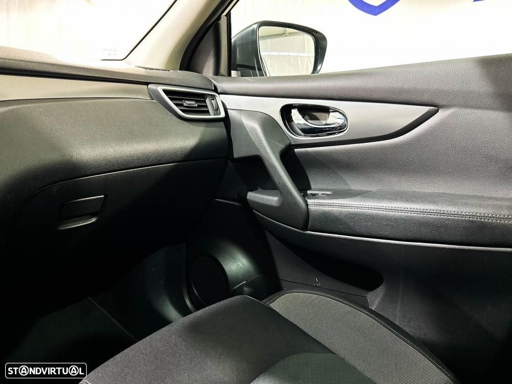 Nissan Qashqai 1.3 DIG-T MHEV Premiere Edition - 38