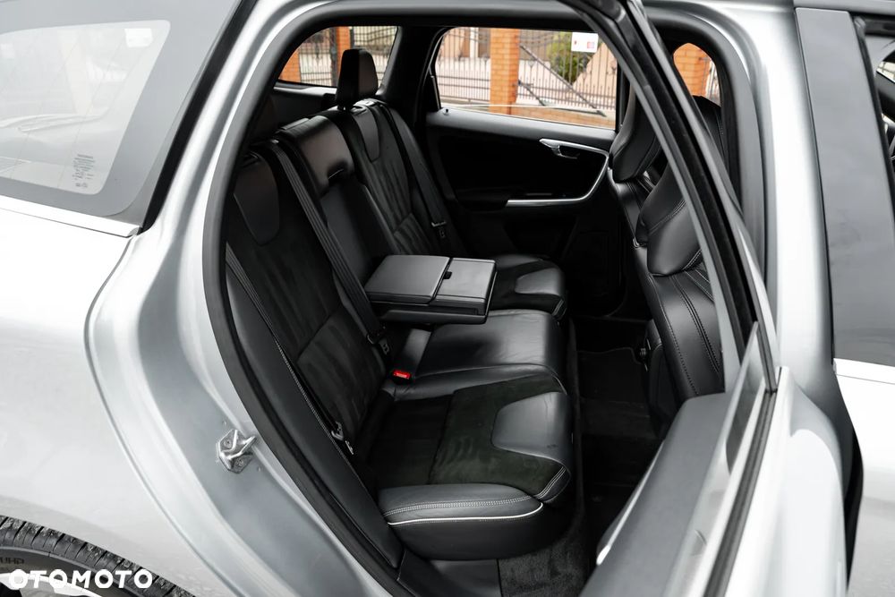 Volvo XC 60 T5 AWD R-Design Momentum EU6 - 24