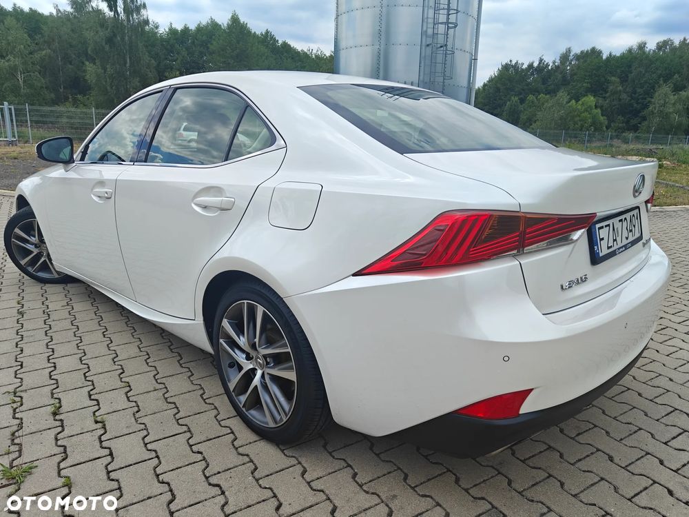 Lexus IS - 4