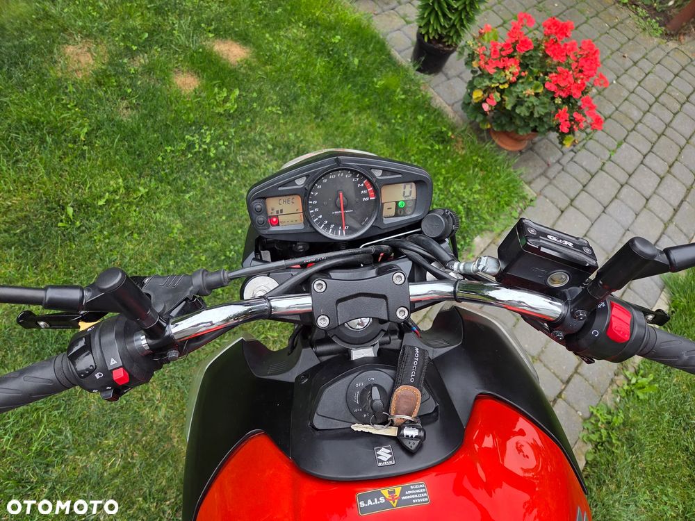Suzuki GSR - 3