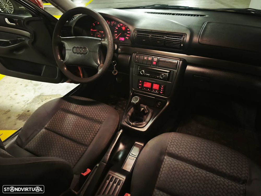 Audi A4 1.9 TDI Attraction EC - 23