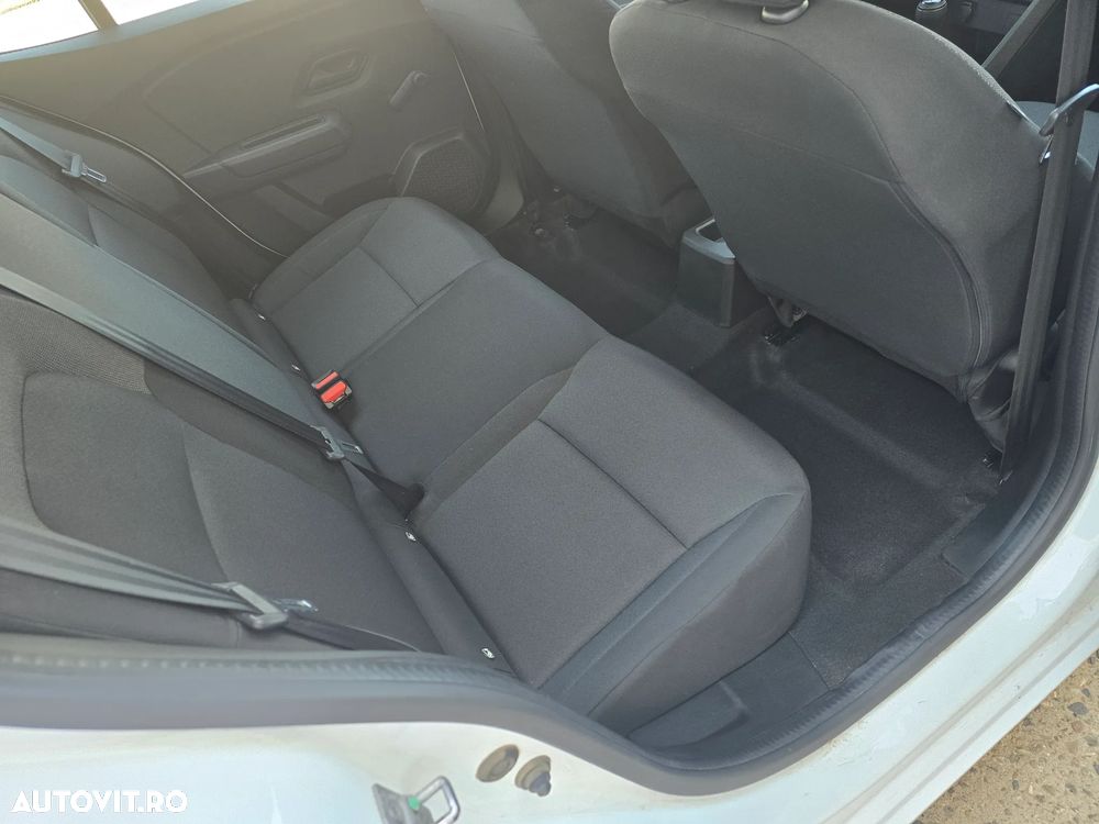 Dacia Logan TCe 90 Essential - 9