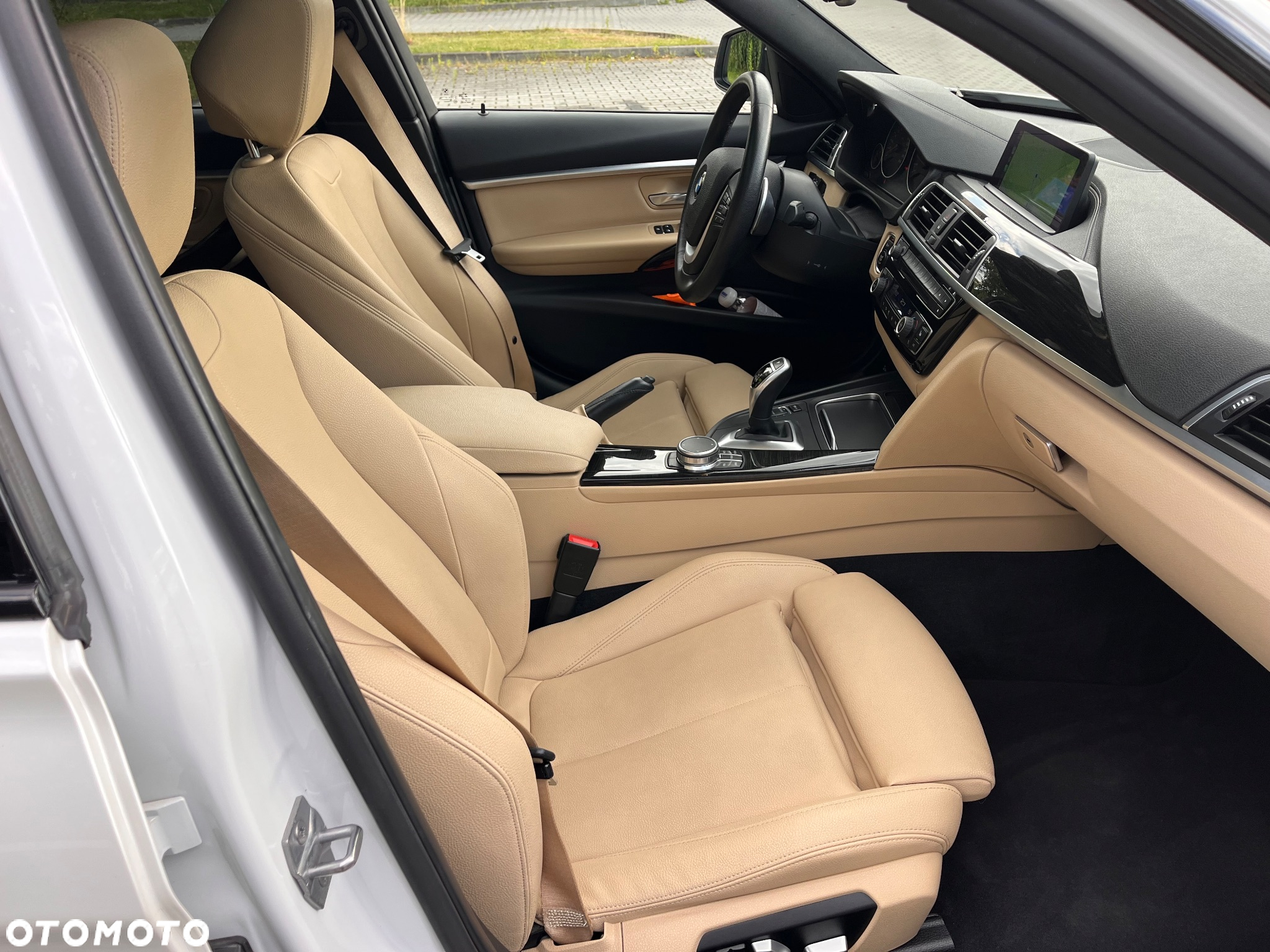 BMW Seria 3 330i xDrive - 12