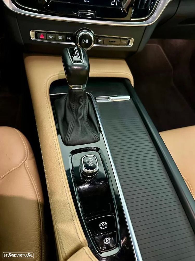 Volvo V90 2.0 D4 Momentum Geartronic - 20