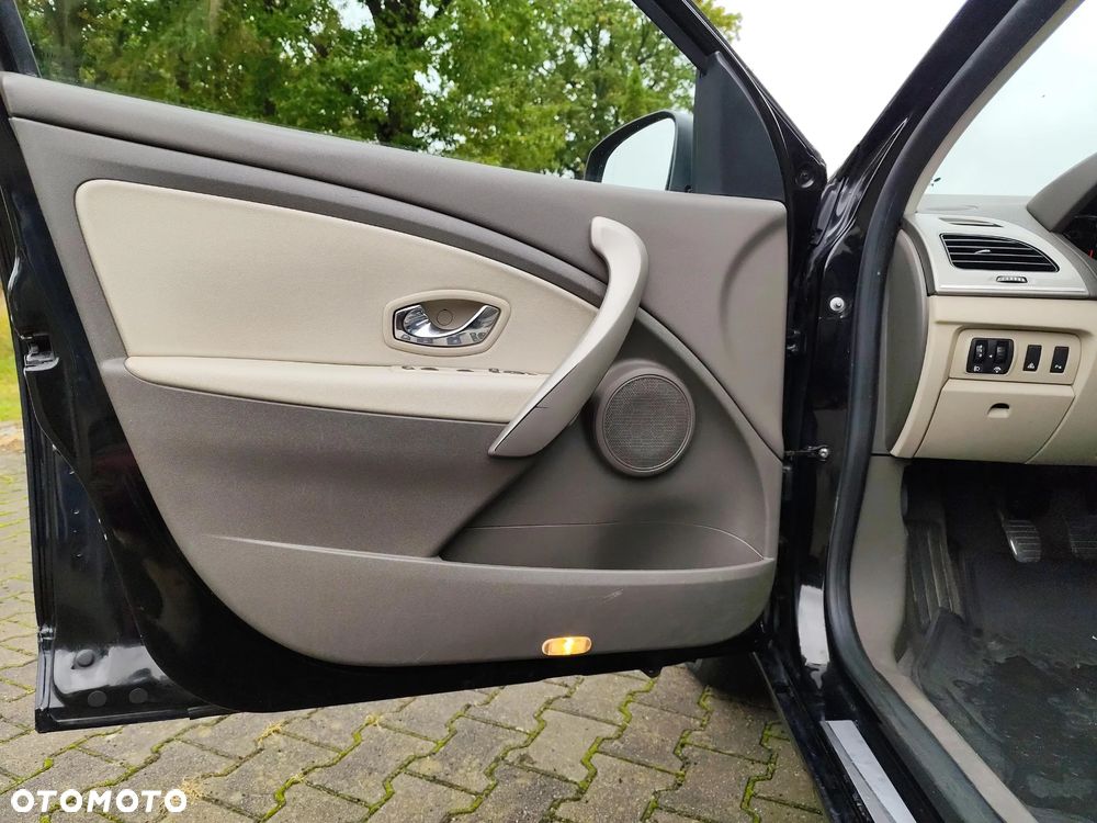 Renault Fluence 1.6 16V Intens - 10
