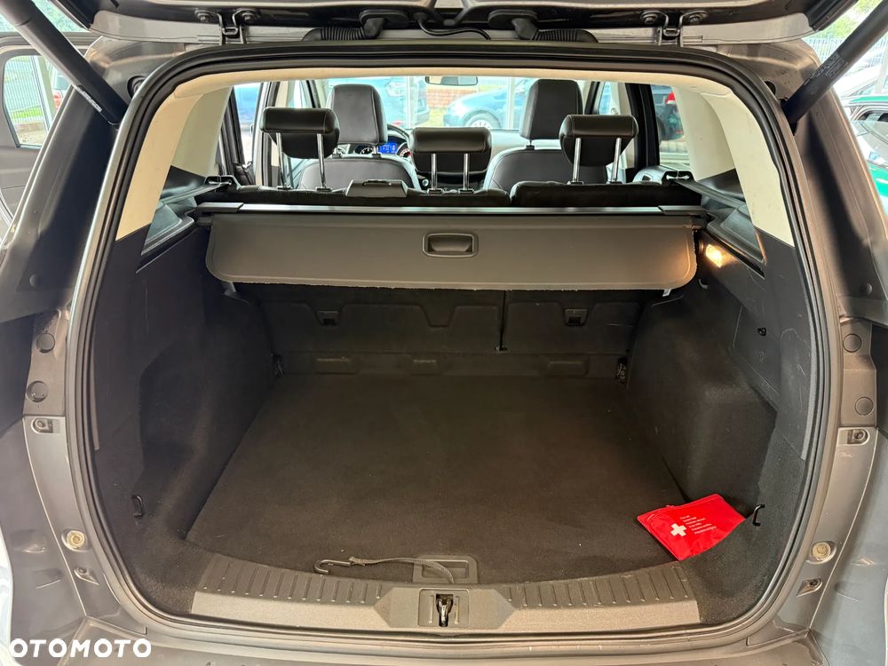 Ford Kuga 2.0 TDCi 2x4 Titanium - 27