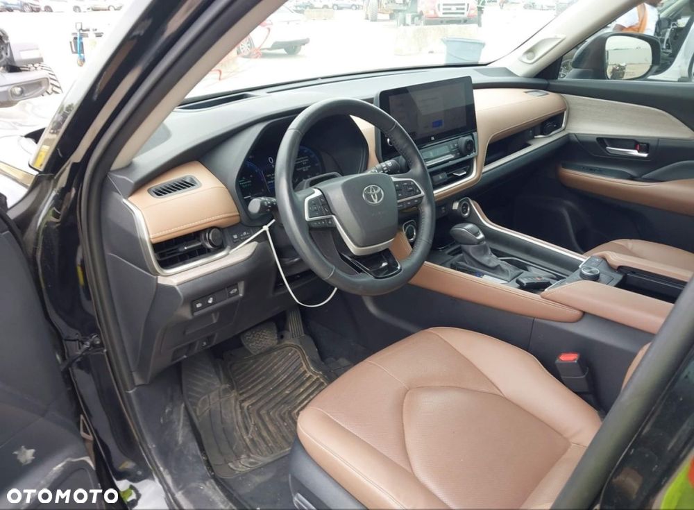 Toyota Grand Highlander - 10