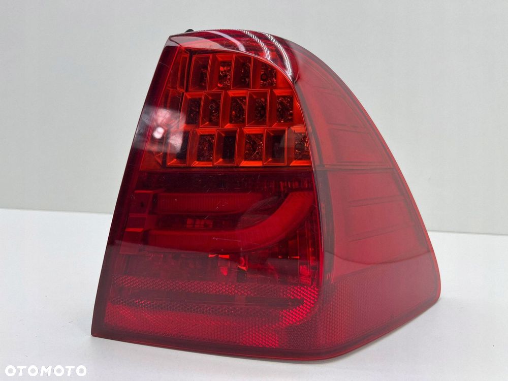 BMW 3 E91 LIFT PRAWA LAMPA TYŁ W BŁOTNIK LED - 1