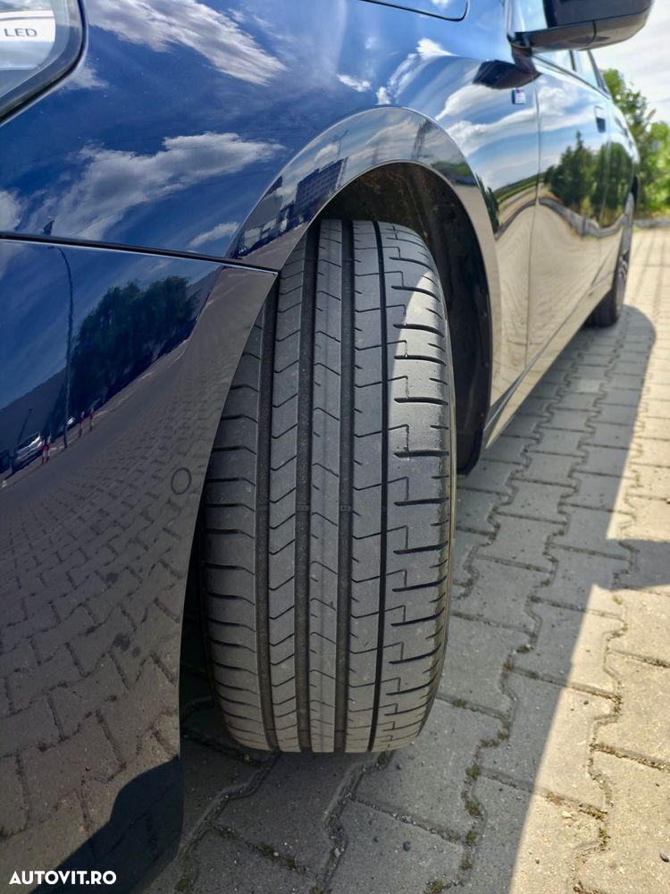 BMW Seria 5 520i AT MHEV - 15
