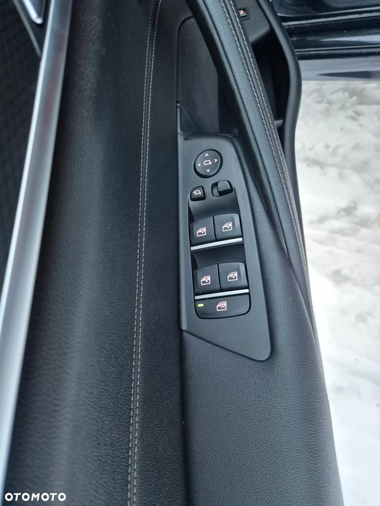 BMW Seria 5 520d M Sport - 12